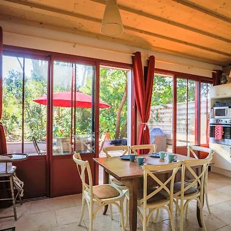 Maison Dans Un Parc Boise Jusqu'a 7 Pers, Plages A Pied Holiday home Le Pradet